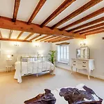 4 Bed In Oc-d31802 Vakantiehuis *